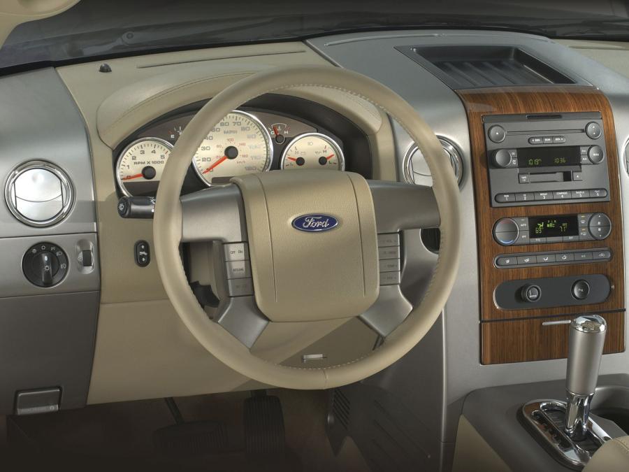 Панель приборов Ford F-150 Lariat SuperCrew 2004 года  (фото 16 из 17)